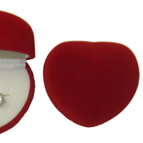 Stud earring simulated diamond heart boxed NWT - Picture 2 of 4